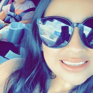 Meet your Posher, Karina